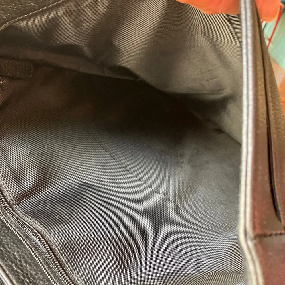 Osgoode Marley Black Leather Vertical Crossbody Messenger Computer Commuter Bag